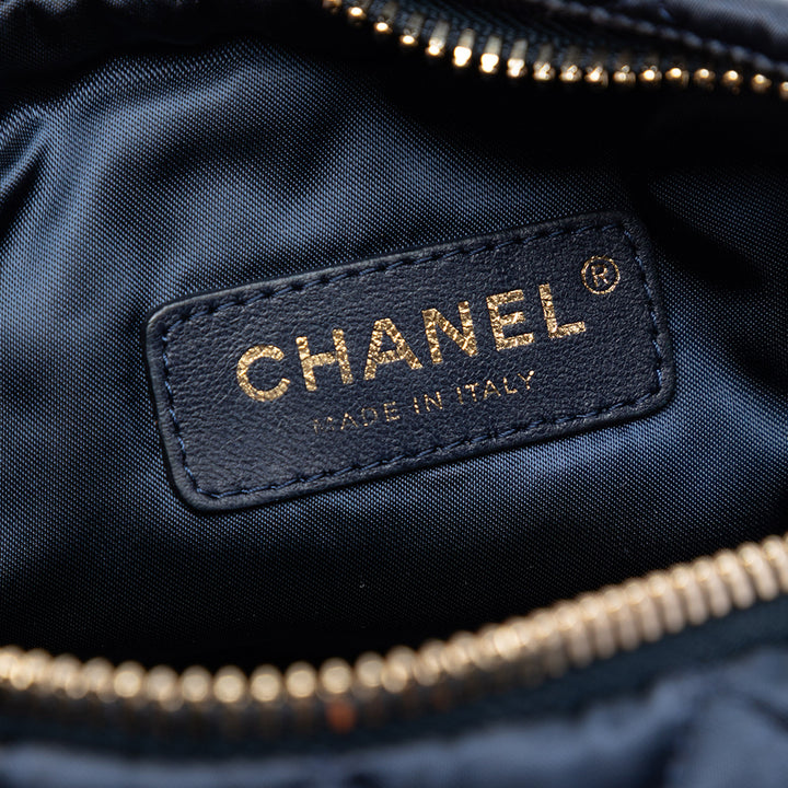 Chanel CC Matelassé Nylon Cristal Barrel Sac porté croisé