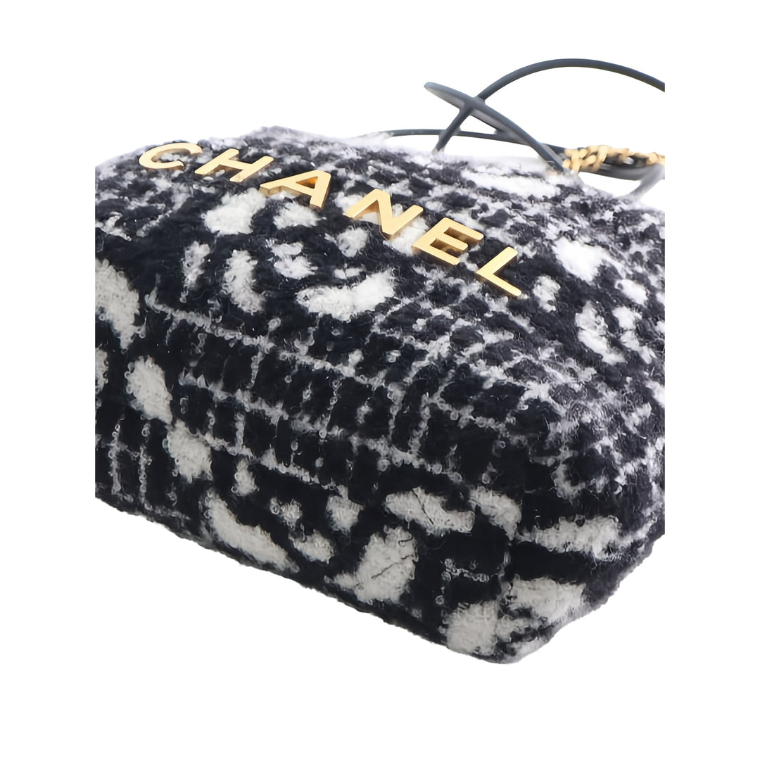 Chanel Sac à main Camellia 22 Mini Noir – vue 11 – GABY PARIS