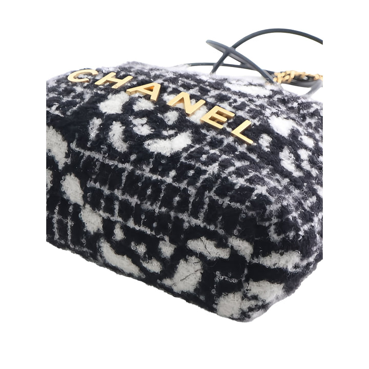 Chanel Sac à main Camellia 22 Mini Noir – vue 11 – GABY PARIS