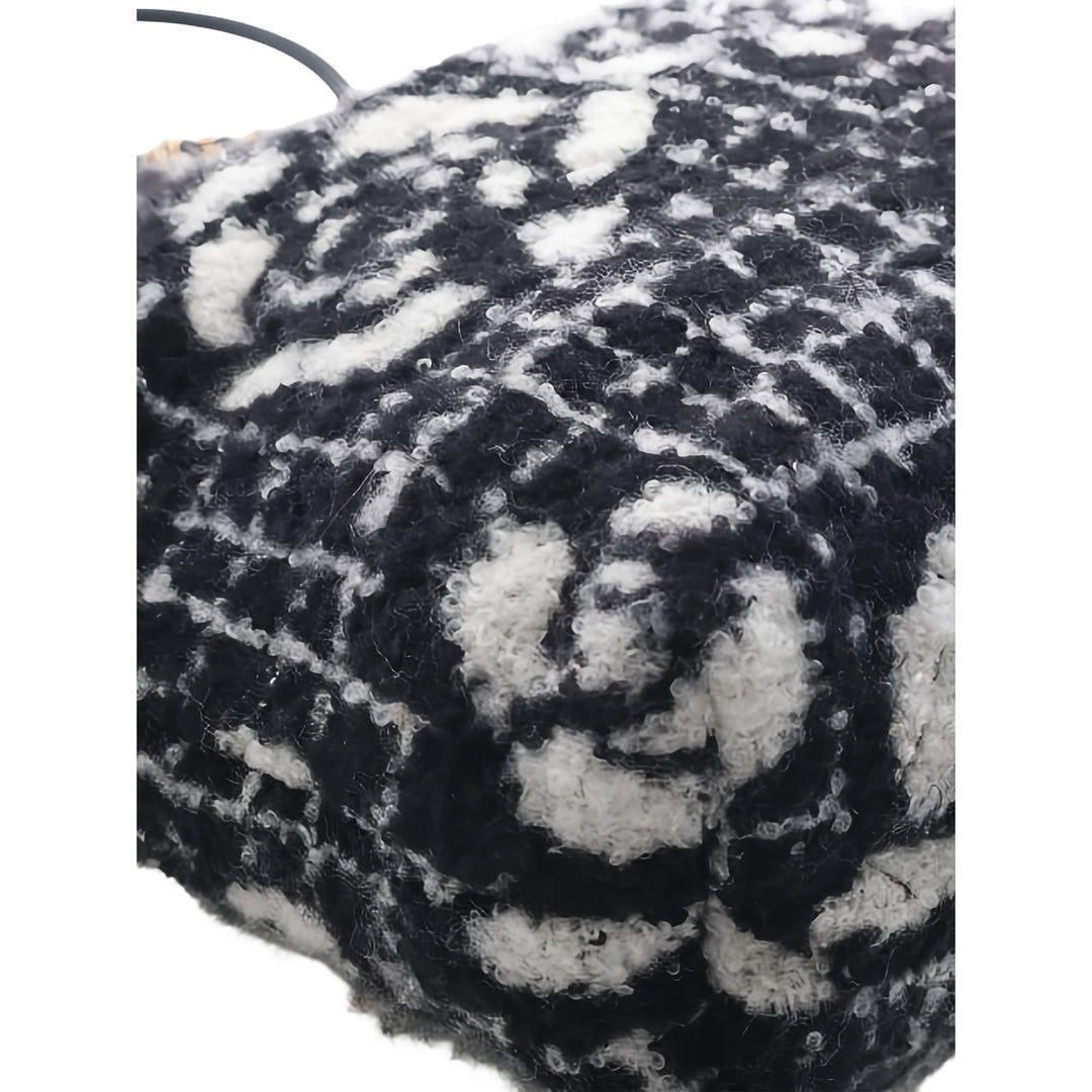 Chanel Sac à main Camellia 22 Mini Noir – vue 12 – GABY PARIS
