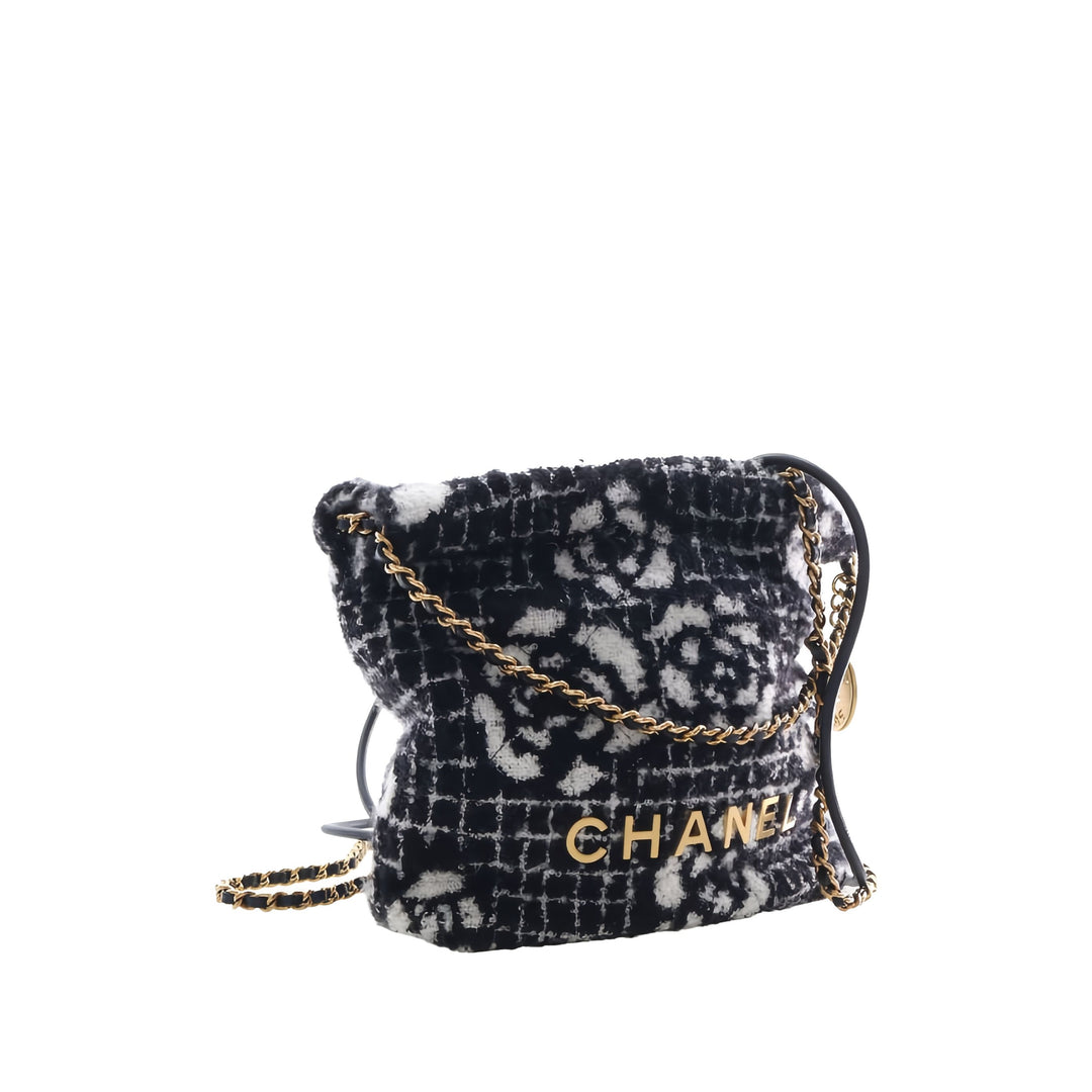 Chanel Sac à main Camellia 22 Mini Noir – vue 13 – GABY PARIS
