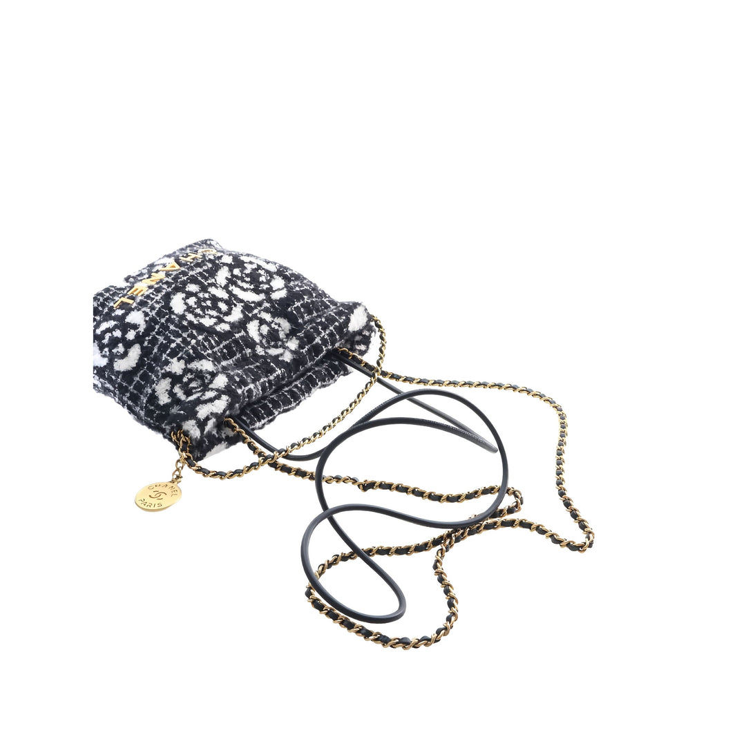 Chanel Sac à main Camellia 22 Mini Noir – vue 15 – GABY PARIS