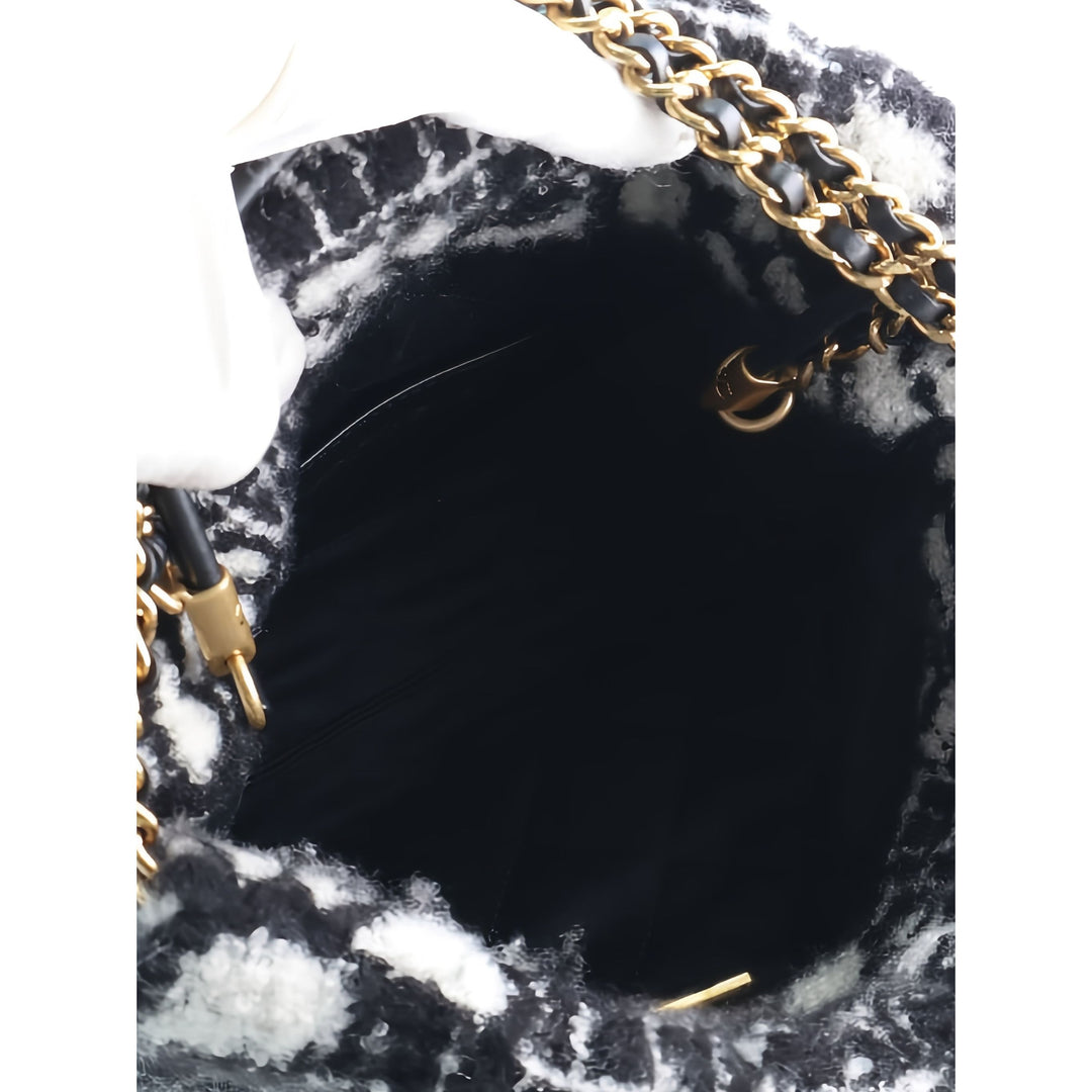 Chanel Sac à main Camellia 22 Mini Noir – vue 4 – GABY PARIS