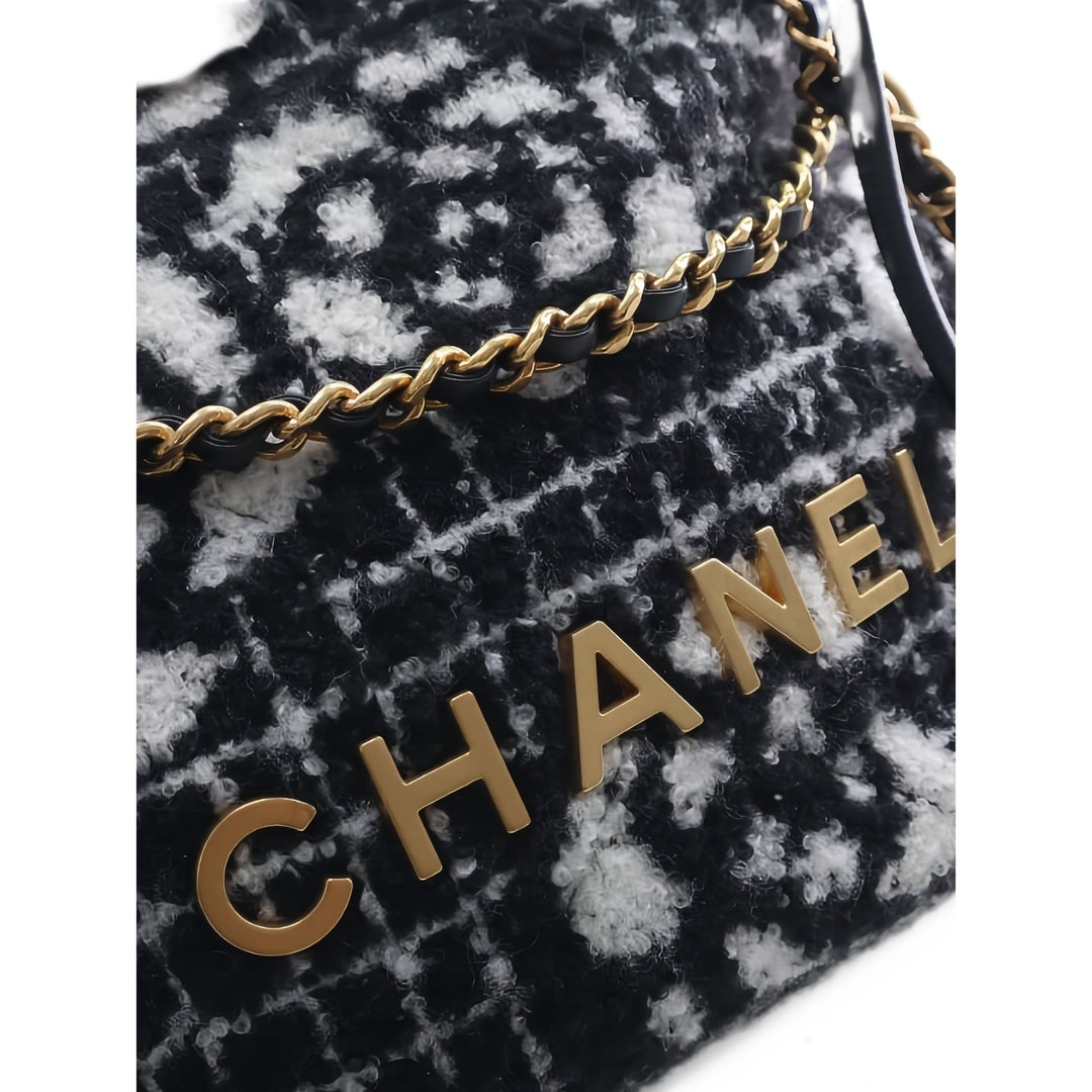 Chanel Sac à main Camellia 22 Mini Noir – vue 5 – GABY PARIS