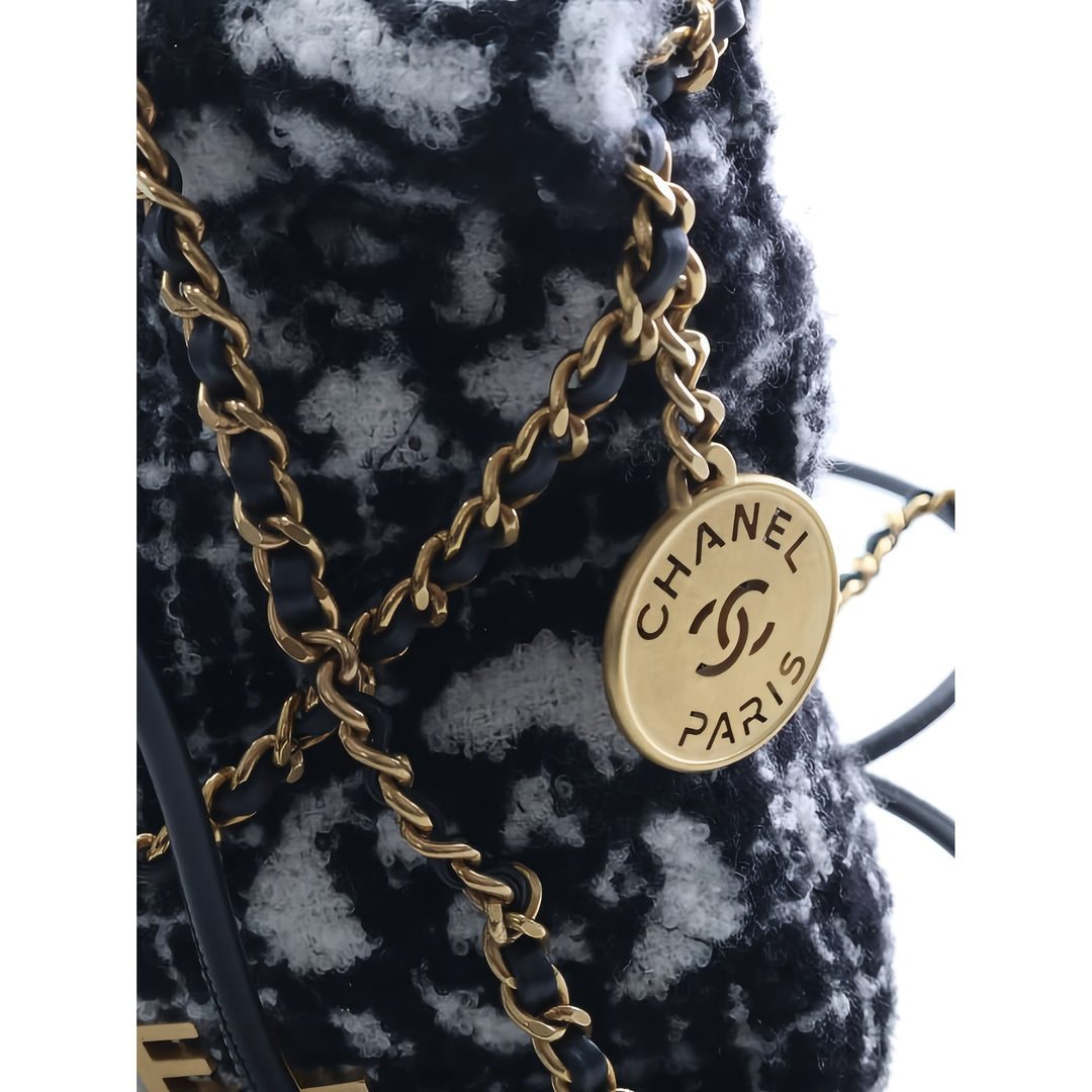 Chanel Sac à main Camellia 22 Mini Noir – vue 7 – GABY PARIS