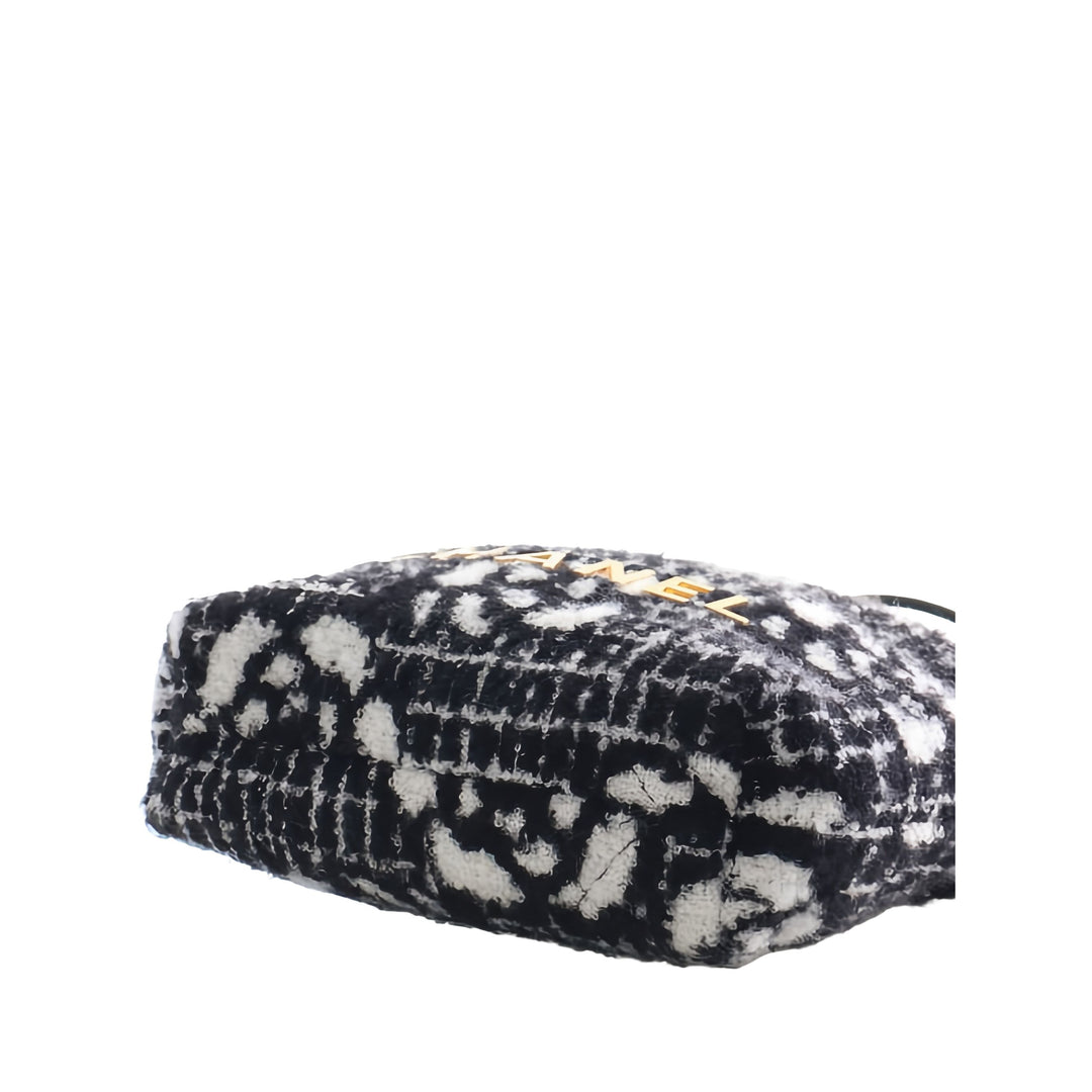 Chanel Sac à main Camellia 22 Mini Noir – vue 8 – GABY PARIS