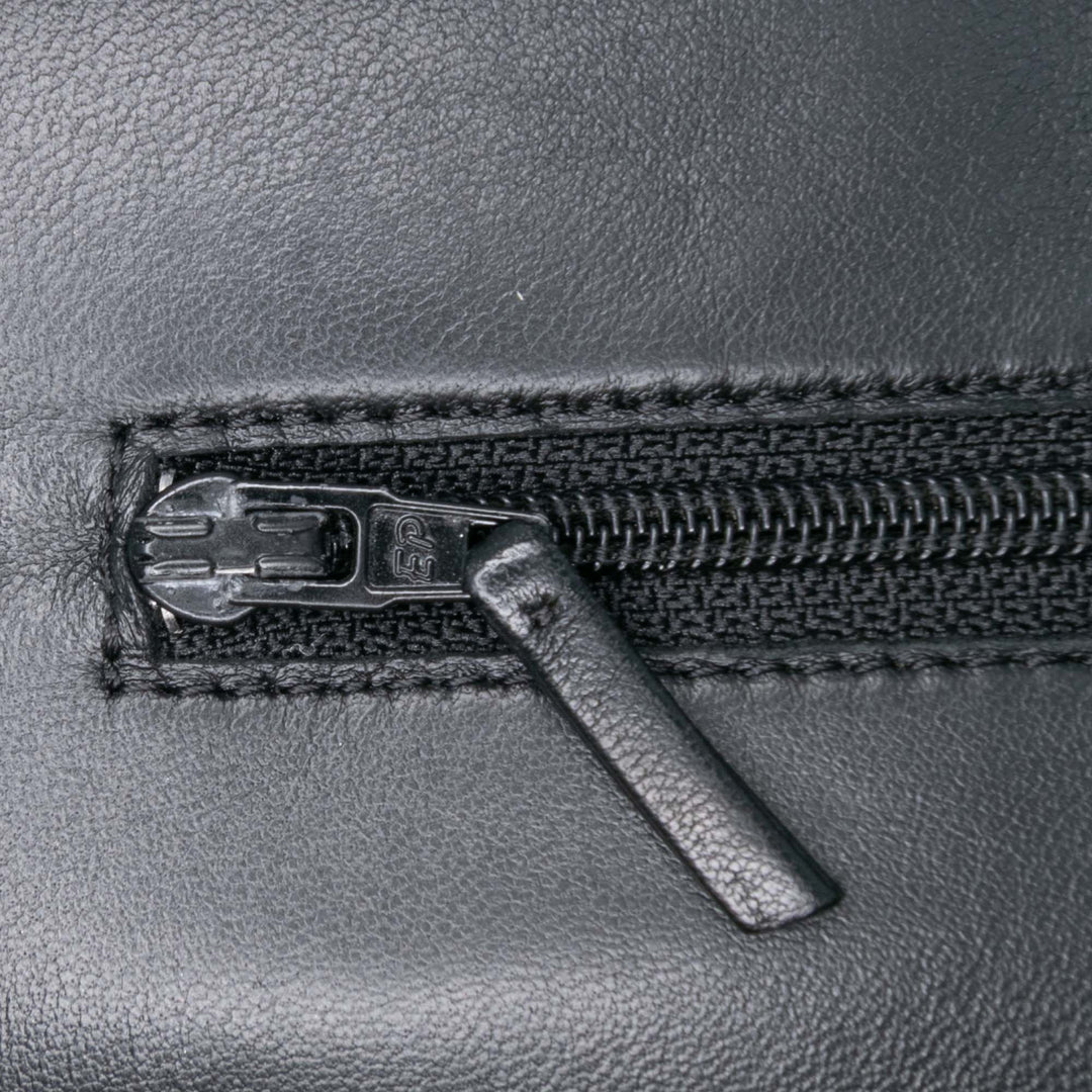 Chanel CC Embossed Cuir d’agneau Camellia Wallet On Chain Noir