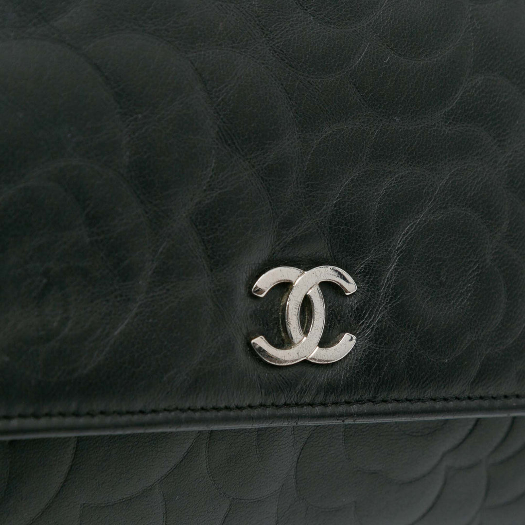 Chanel CC Embossed Cuir d’agneau Camellia Wallet On Chain Noir