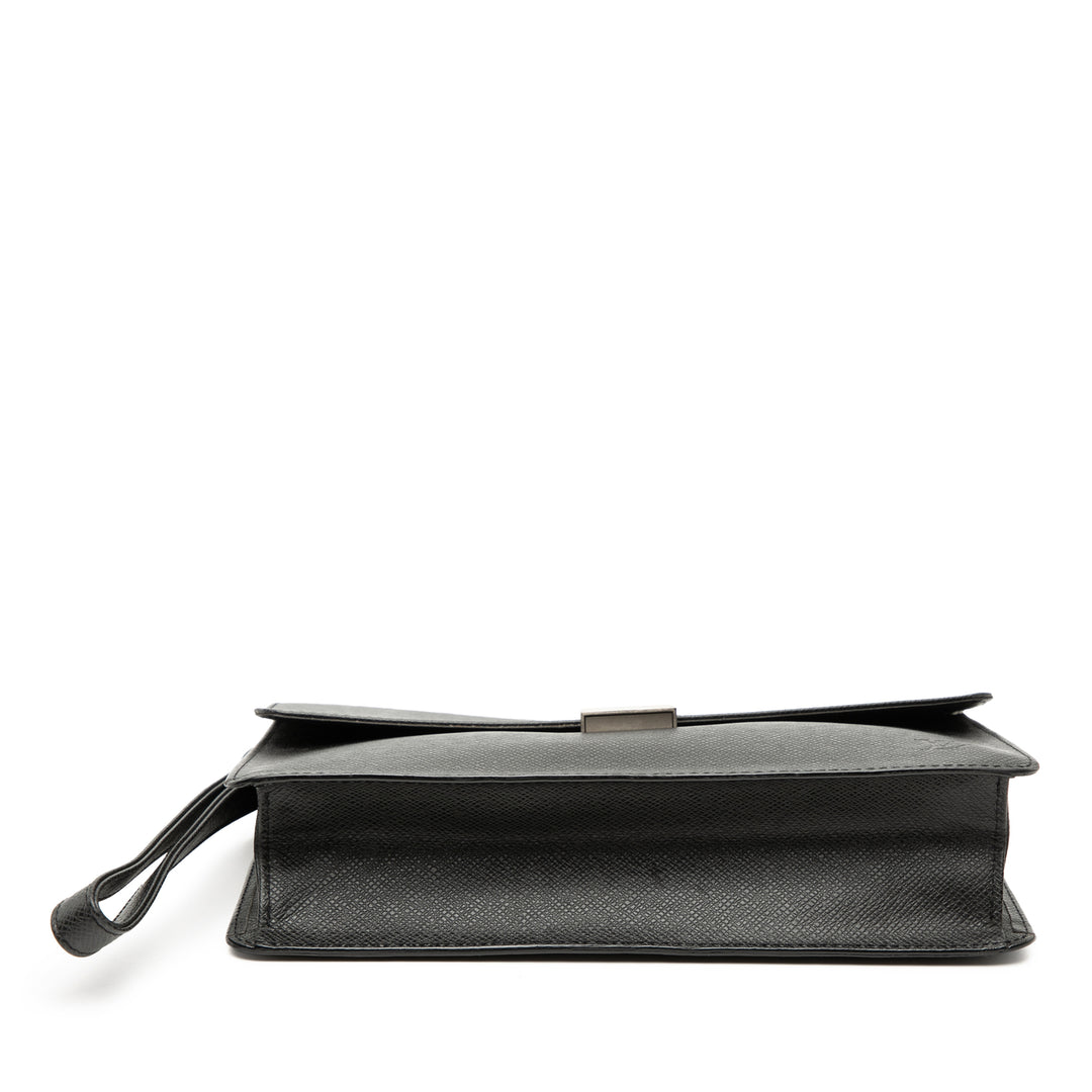 Louis Vuitton Taiga Selenga