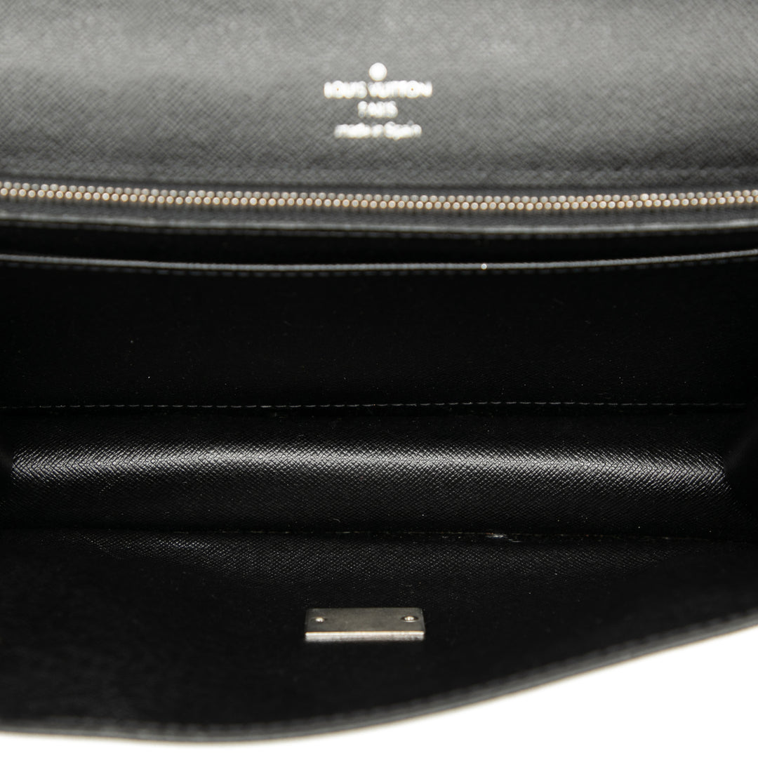 Louis Vuitton Taiga Selenga