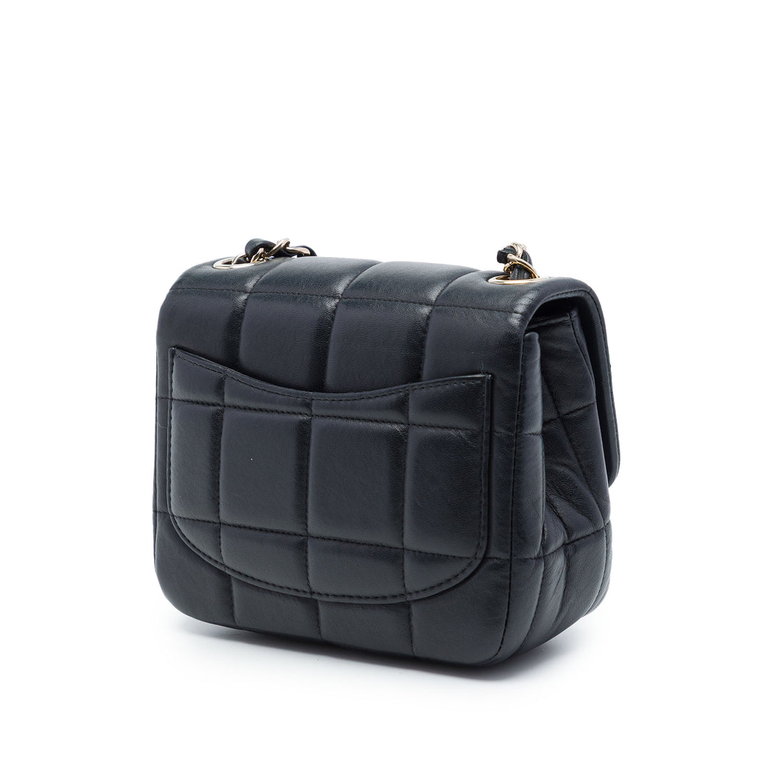 Chanel Matelassé Resin Cristal Carré Monacoco à rabat Mini Cuir d'agneau