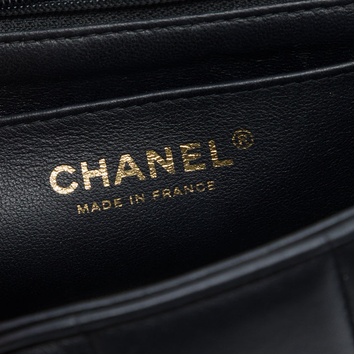 Chanel Matelassé Resin Cristal Carré Monacoco à rabat Mini Cuir d'agneau
