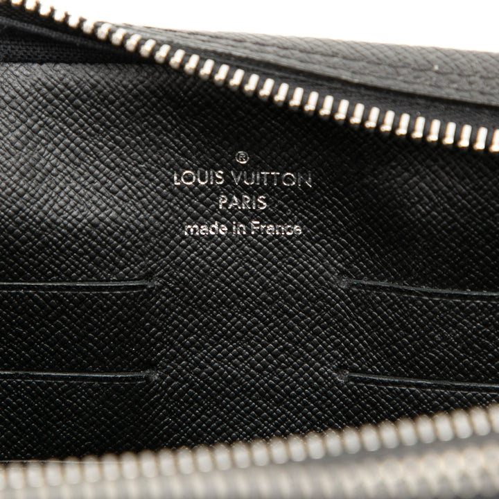 Louis Vuitton Taiga Pochette Kasai Noir