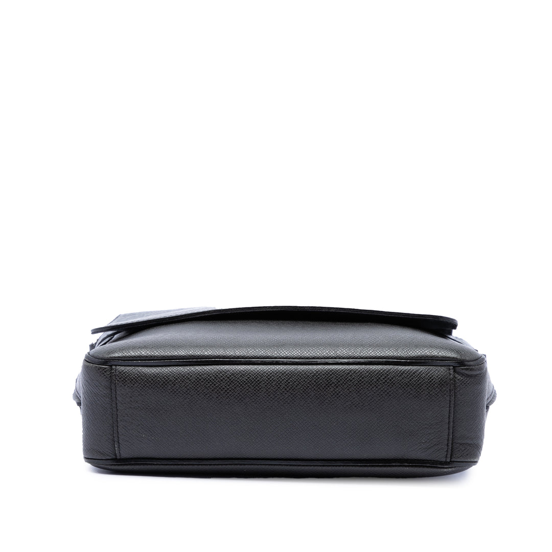 Louis Vuitton Taiga Roman MM
