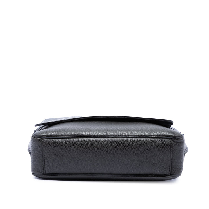 Louis Vuitton Taiga Roman MM