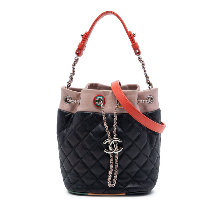 Chanel Sac à main CC Multicolor Matelassé Cuba à cordon seau Cuir d'agneau Noir – vue principale – GABY PARIS