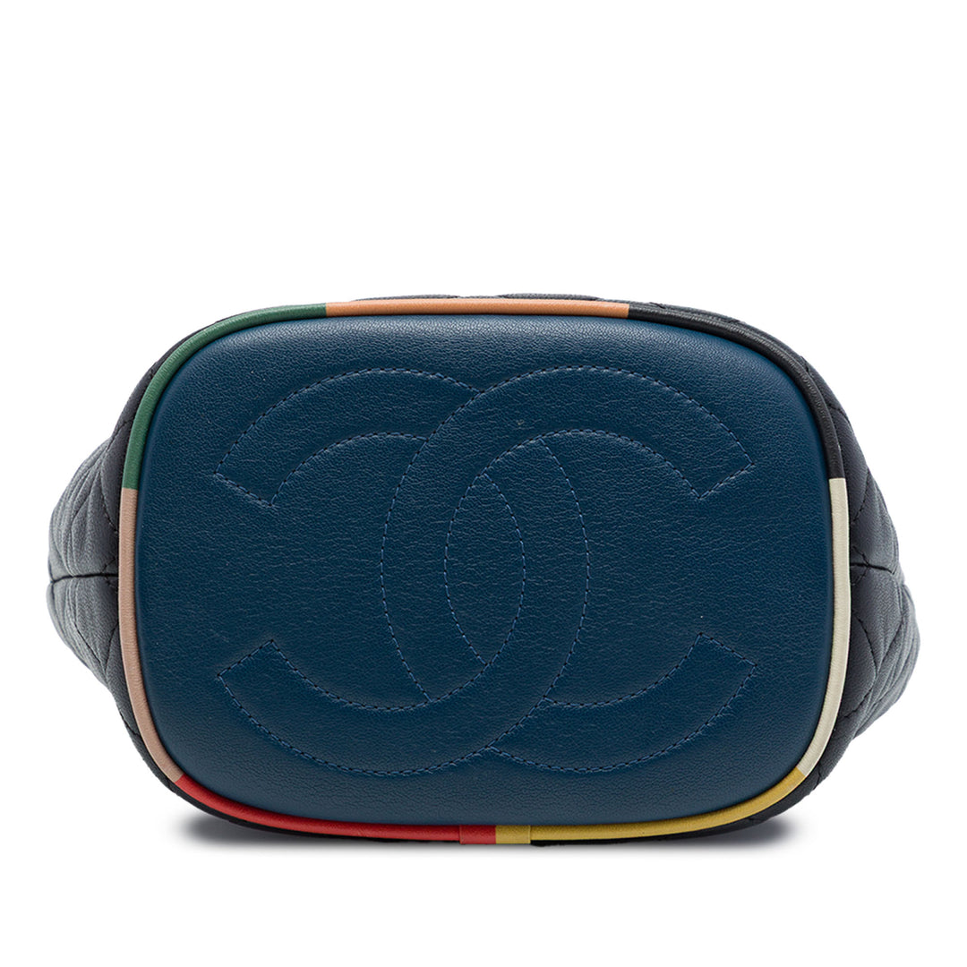 Chanel Sac à main CC Multicolor Matelassé Cuba à cordon seau Cuir d'agneau Noir – vue 3 – GABY PARIS