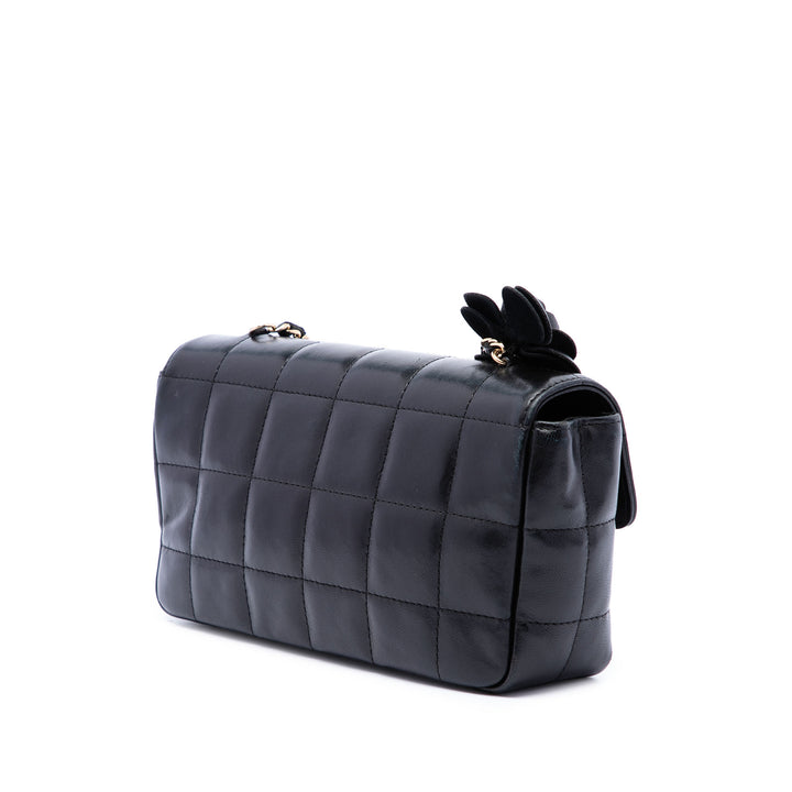 Chanel Sac bandoulière CC Chocolate Bar Camellia à rabat Mini Cuir d'agneau Noir – vue 2 – GABY PARIS