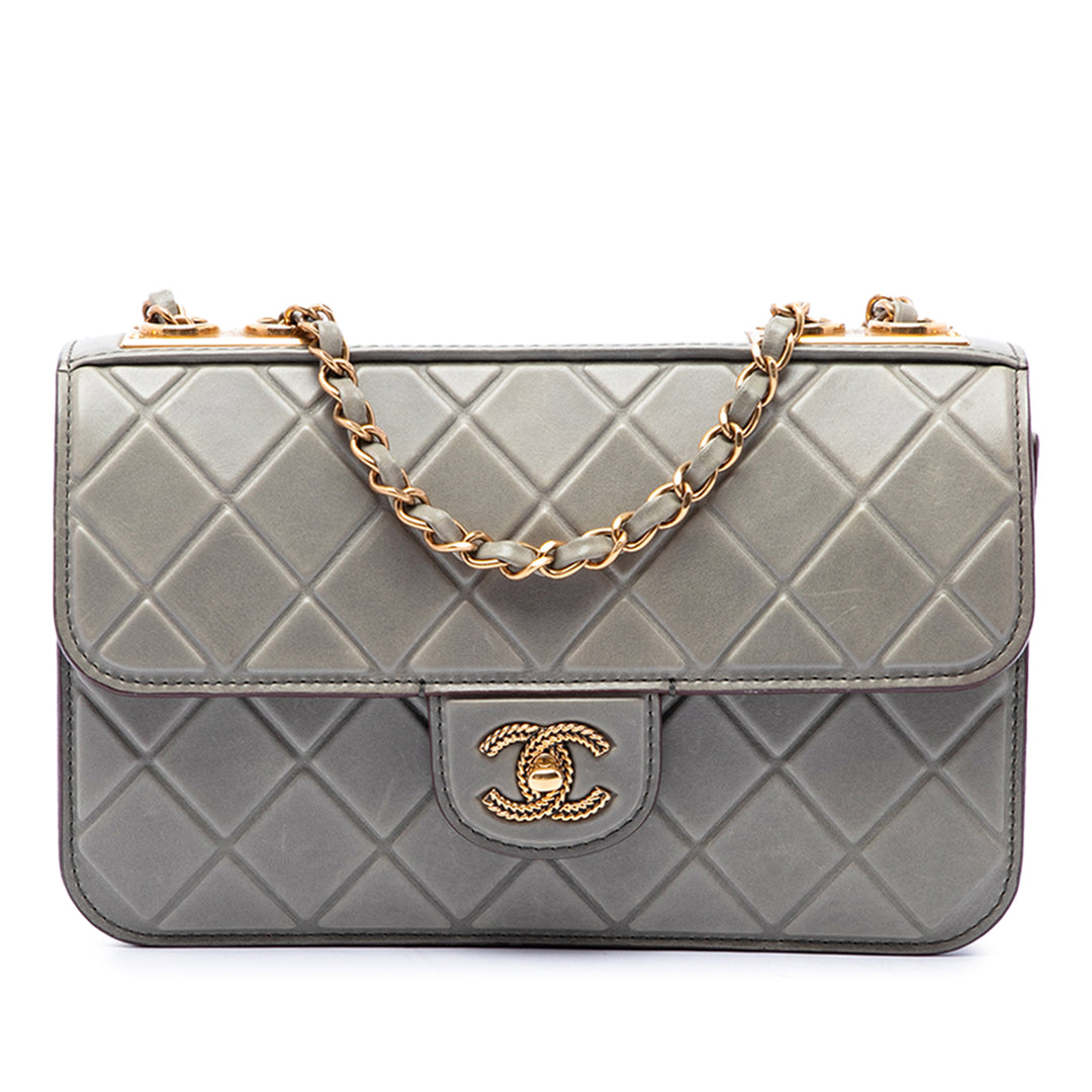 Chanel CC Matelassé Debossed à rabat Cuir de veau Gris – vue principale – GABY PARIS