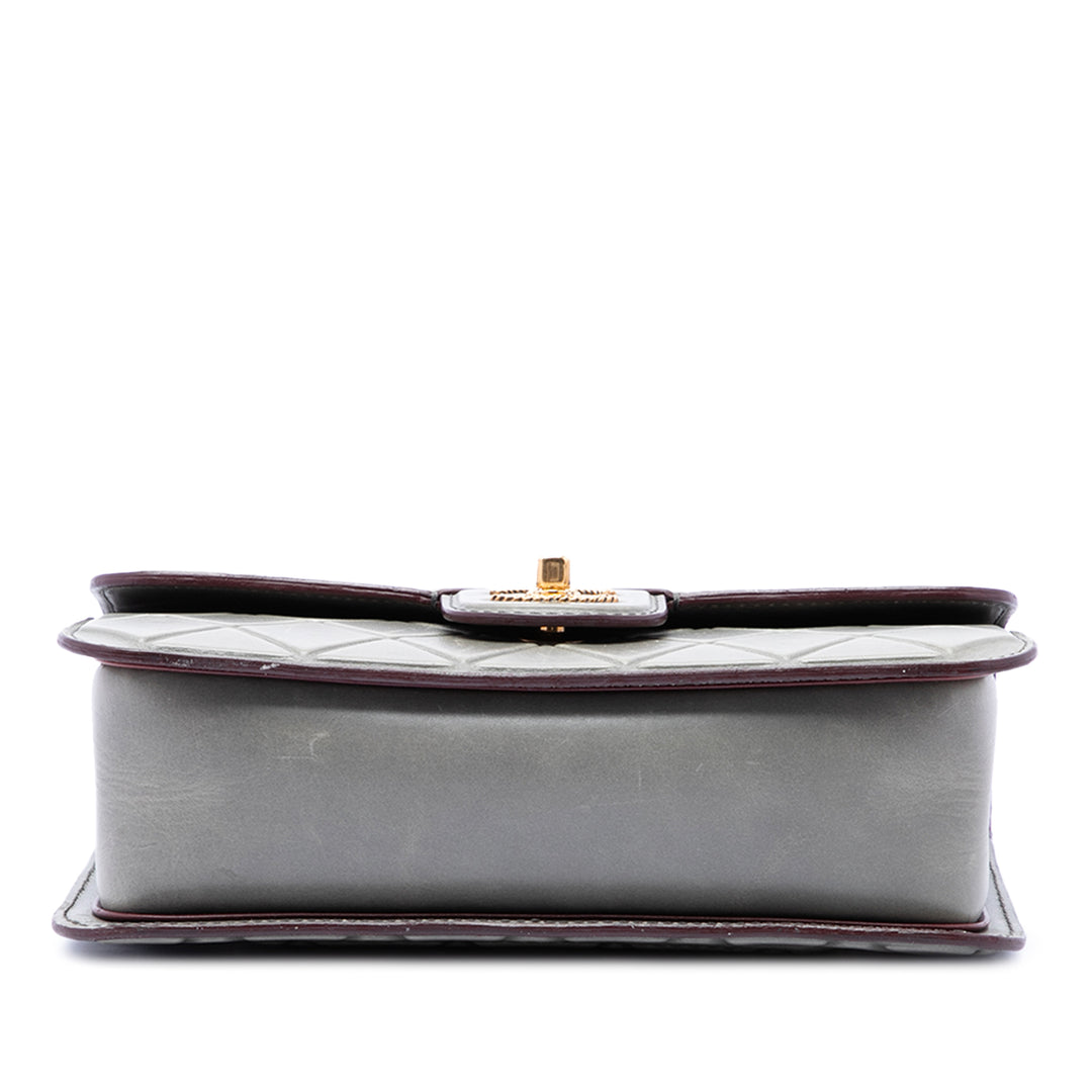Chanel CC Matelassé Debossed à rabat Cuir de veau Gris – vue 3 – GABY PARIS