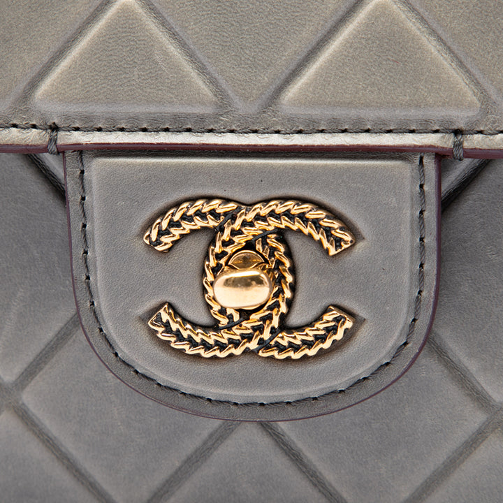 Chanel CC Matelassé Debossed à rabat Cuir de veau Gris – vue 5 – GABY PARIS