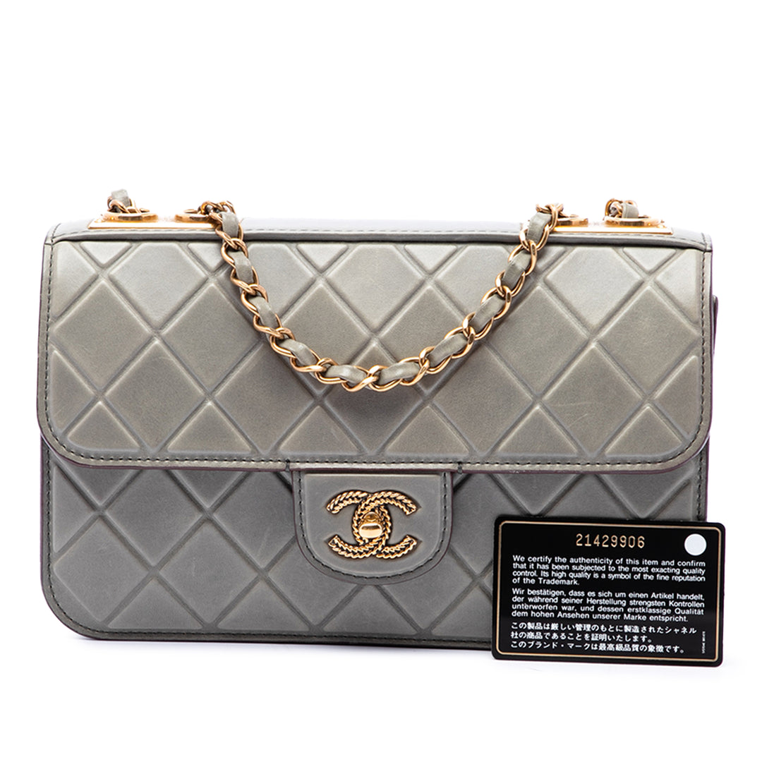 Chanel CC Matelassé Debossed à rabat Cuir de veau Gris – vue 7 – GABY PARIS