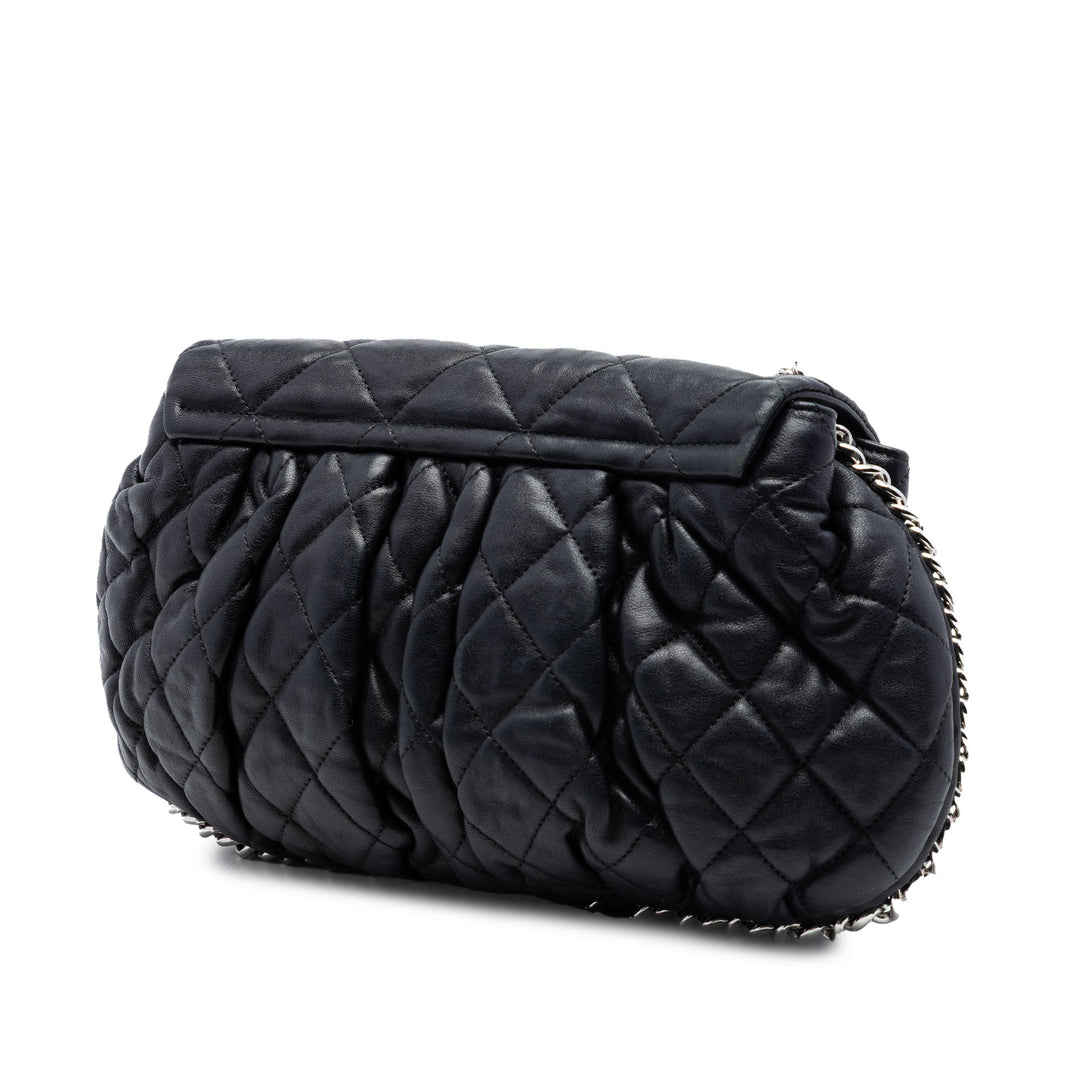 Chanel CC Matelassé Cuir d’agneau Sac rond à chaîne à rabat