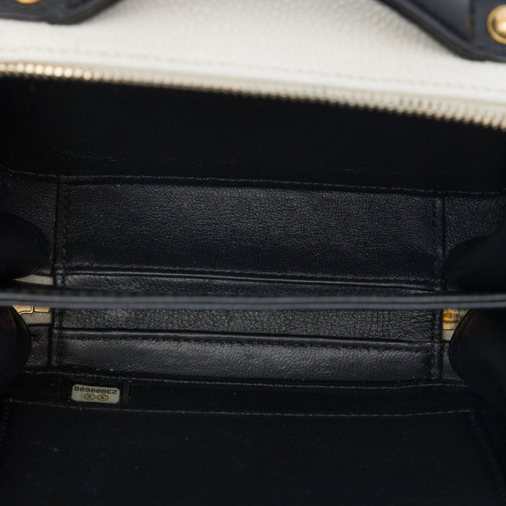Chanel CC Filigree Vanity Petit Cuir caviar Noir – vue 4 – GABY PARIS