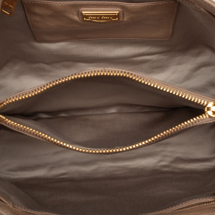 Miu Miu Sac à main Vitello Shine Beige – vue 4 – GABY PARIS