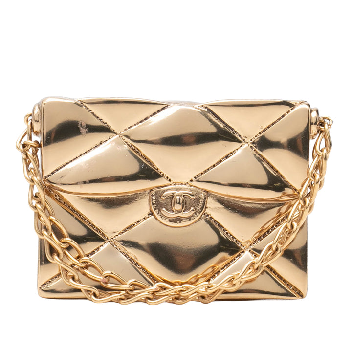 Chanel CC plaqué Matelassé Classic à rabat Pin Broche Doré – vue principale – GABY PARIS