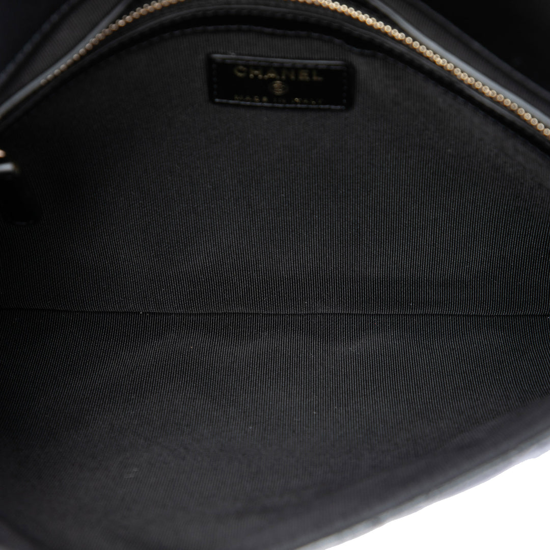 Chanel CC Matelassé Cuir verni à rabat Pochette