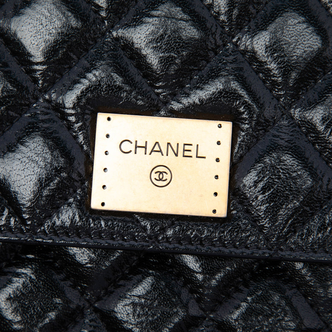 Chanel CC Matelassé Cuir verni à rabat Pochette