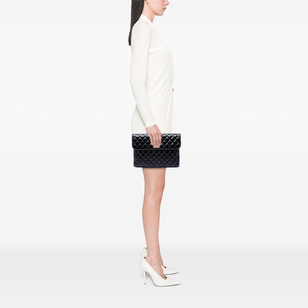 Chanel CC Matelassé Cuir verni à rabat Pochette