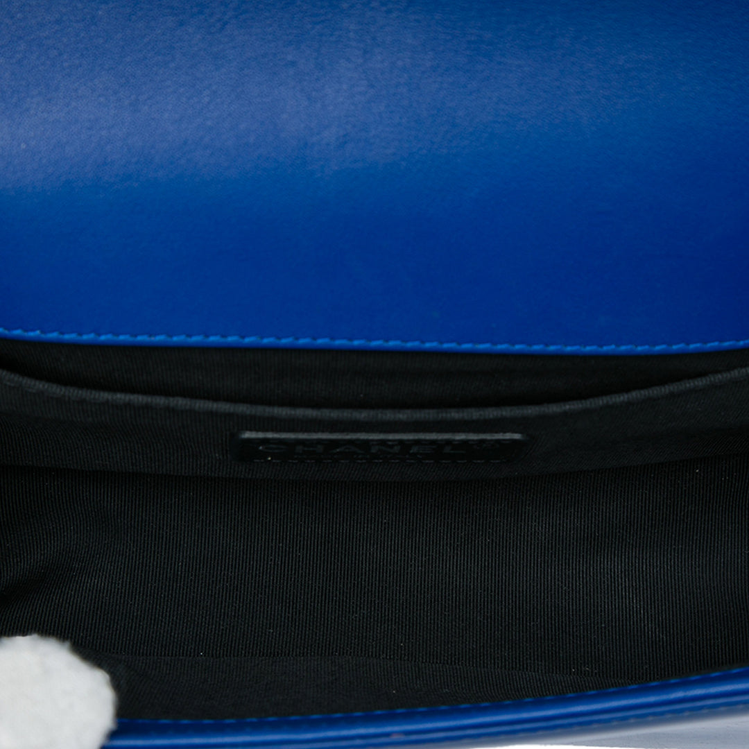 Chanel Matelassé et Acrylic Boy à rabat Petit Bleu – vue 4 – GABY PARIS