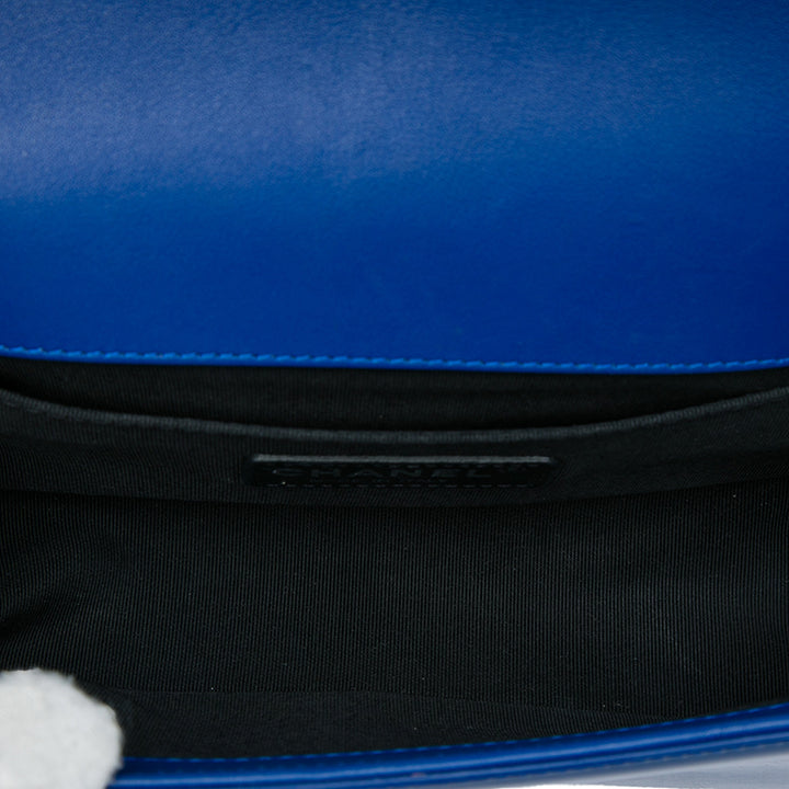 Chanel Matelassé et Acrylic Boy à rabat Petit Bleu – vue 4 – GABY PARIS