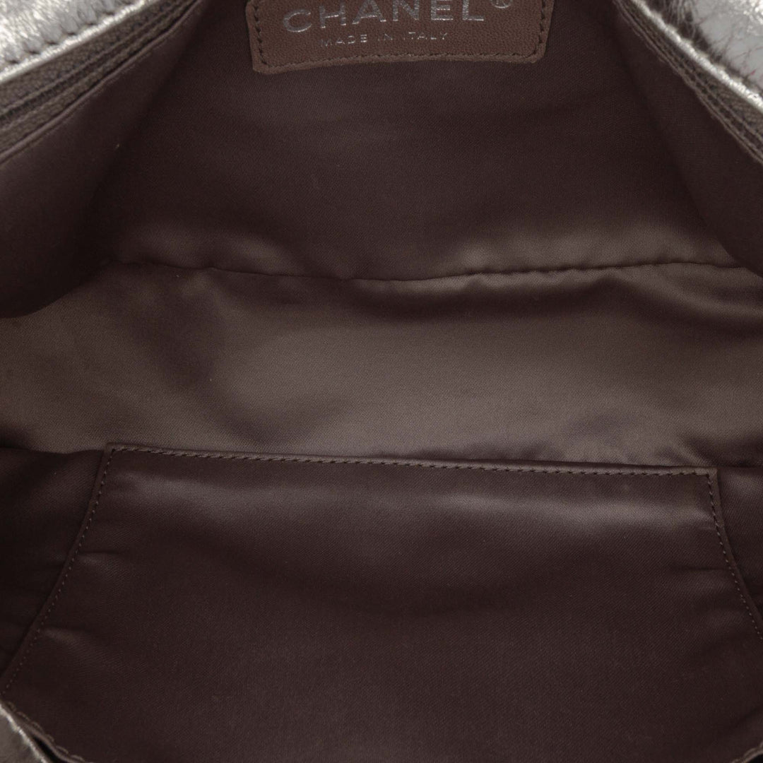 Chanel Métallisé Glazed Cuir de veau Perforated Rodeo Drive Flap Argenté