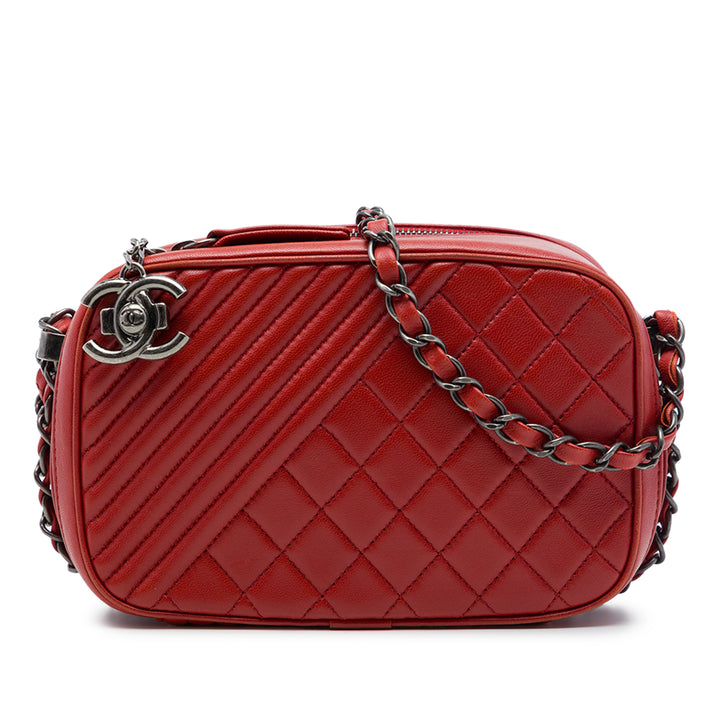 Chanel Matelassé Coco Boy Sac caméra Petit Cuir d'agneau Rouge – vue principale – GABY PARIS
