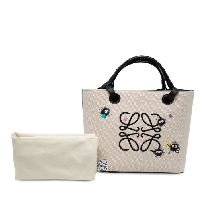 LOEWE Cabas Studio Ghibli Spirited Away Susuwatari Anagram Beige – vue 6 – GABY PARIS