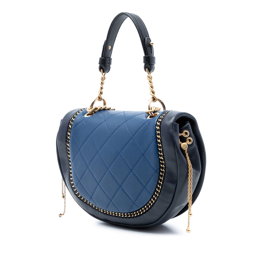 Chanel Small Matelassé Cuir d’agneau Chain Detail Saddle Sac
