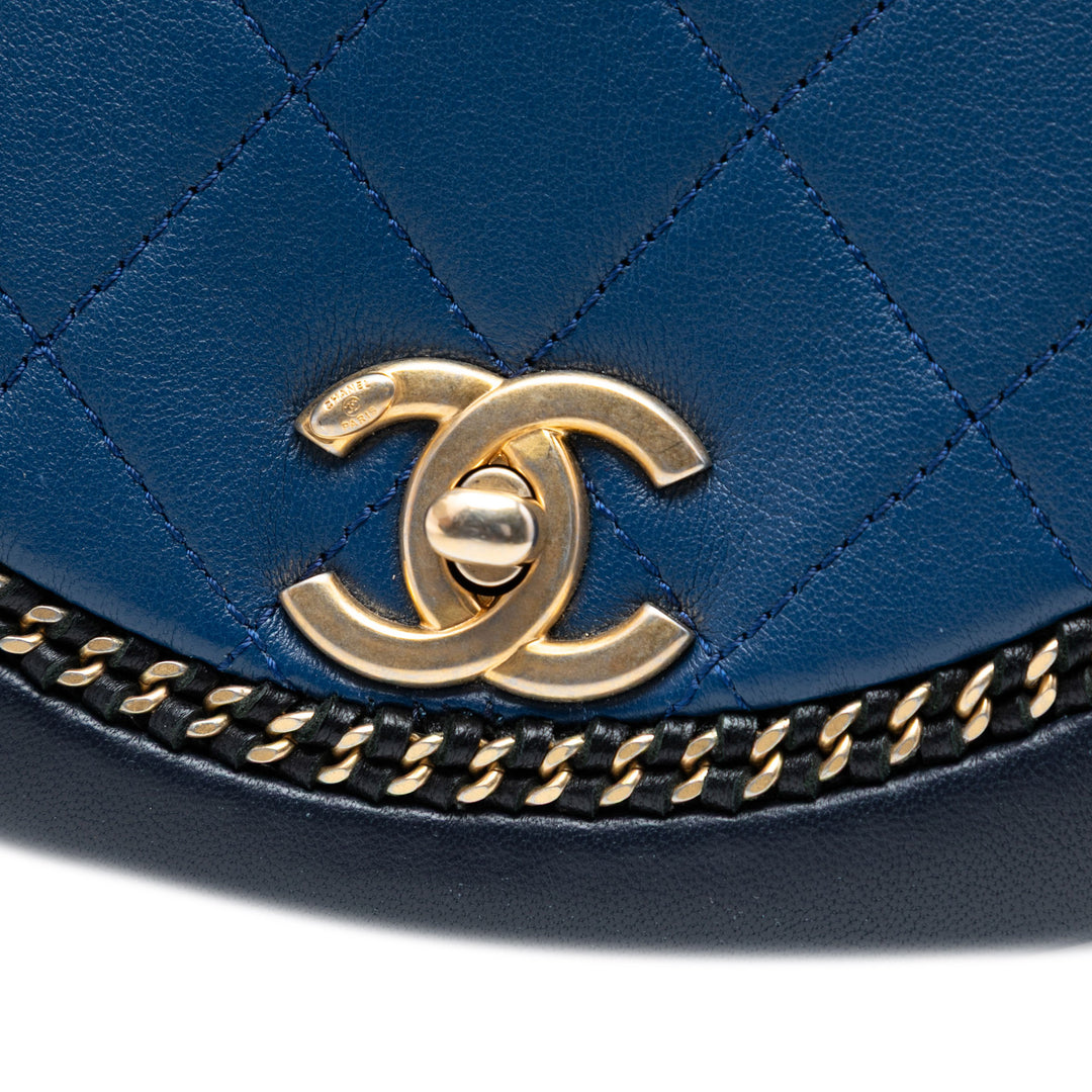 Chanel Small Matelassé Cuir d’agneau Chain Detail Saddle Sac