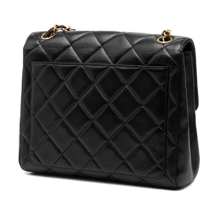 Chanel Carré Matelassé Straight Rabat simple Petit Cuir d'agneau Noir – vue 2 – GABY PARIS