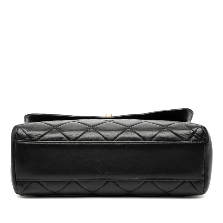 Chanel Carré Matelassé Straight Rabat simple Petit Cuir d'agneau Noir – vue 3 – GABY PARIS