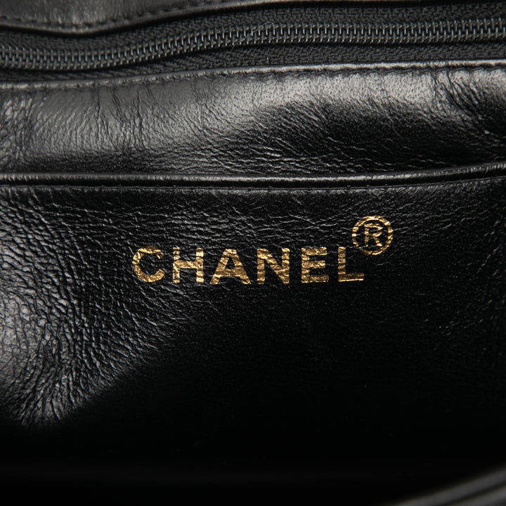 Chanel Carré Matelassé Straight Rabat simple Petit Cuir d'agneau Noir – vue 5 – GABY PARIS