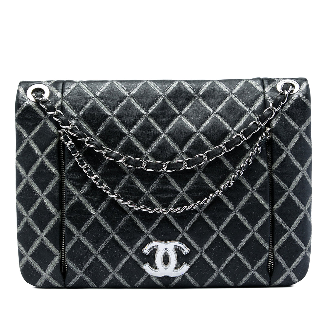 Chanel Matelassé Métallisé Distressed CC Cristal à rabat Cuir d'agneau