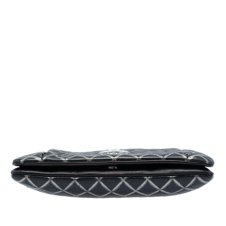 Chanel Matelassé Métallisé Distressed CC Cristal à rabat Cuir d'agneau