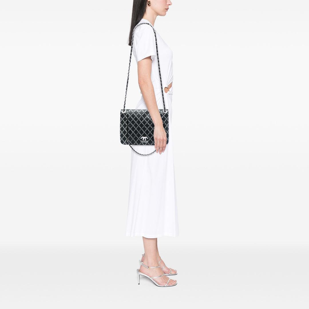 Chanel Matelassé Métallisé Distressed CC Cristal à rabat Cuir d'agneau