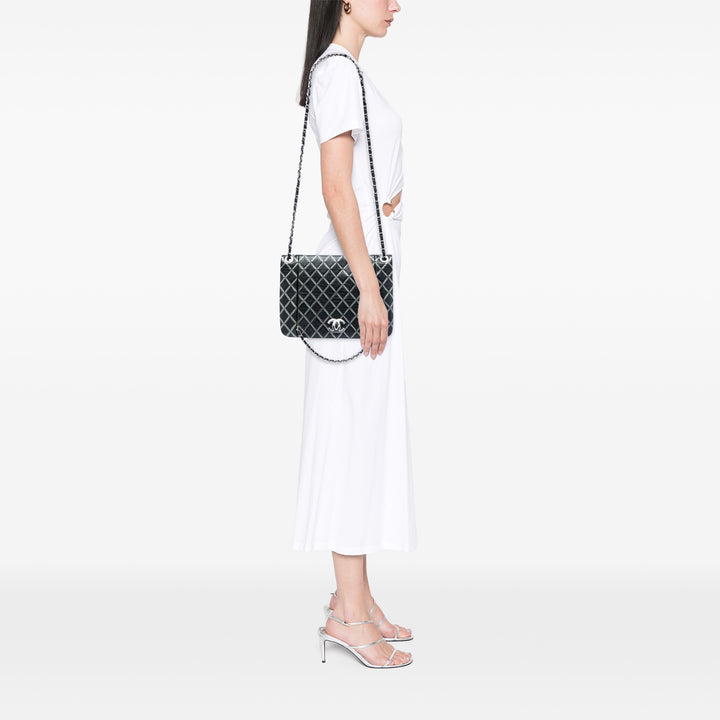 Chanel Matelassé Métallisé Distressed CC Cristal à rabat Cuir d'agneau