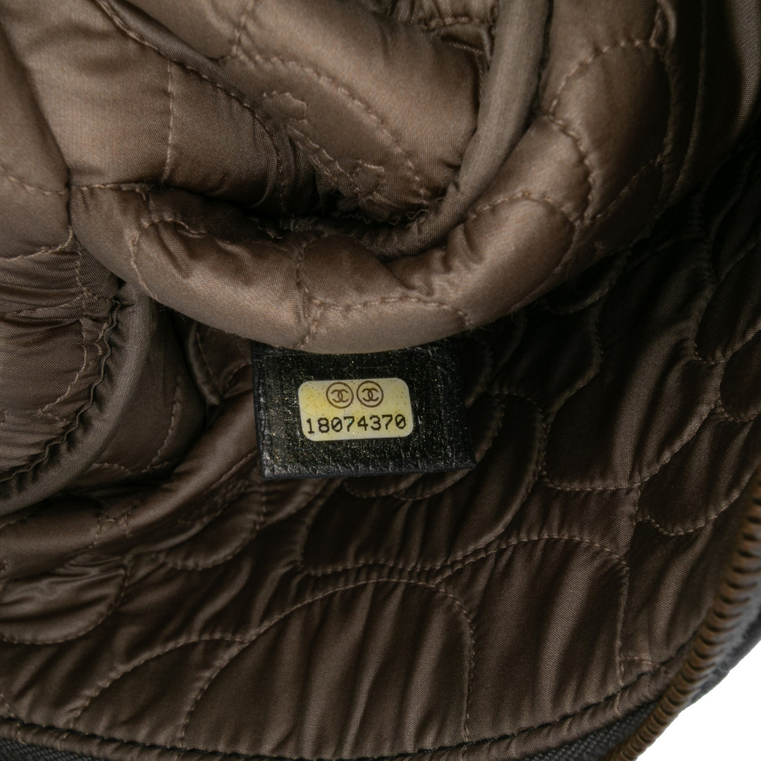 Chanel Large CC Embossed Cuir d’agneau Camellia O Étui Pochette Noir – GABY PARIS Authentique