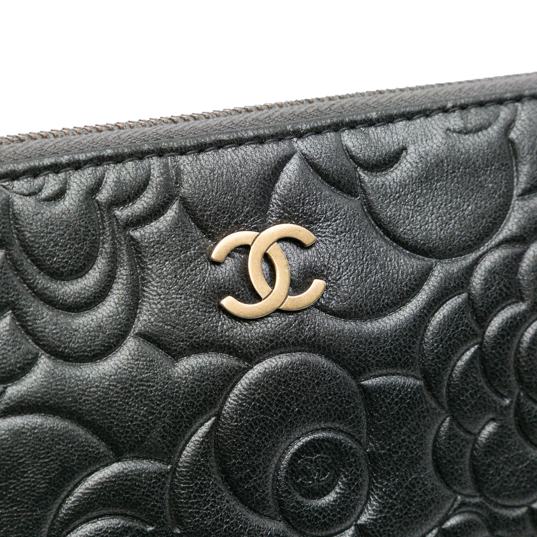 Chanel Large CC Embossed Cuir d’agneau Camellia O Étui Pochette Noir – GABY PARIS Authentique
