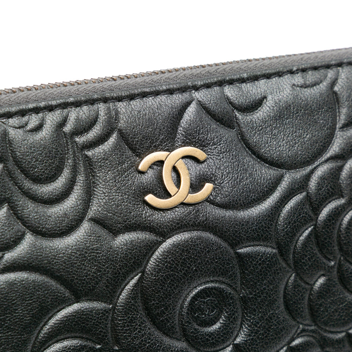Chanel Large CC Embossed Cuir d’agneau Camellia O Étui Pochette Noir – GABY PARIS Authentique